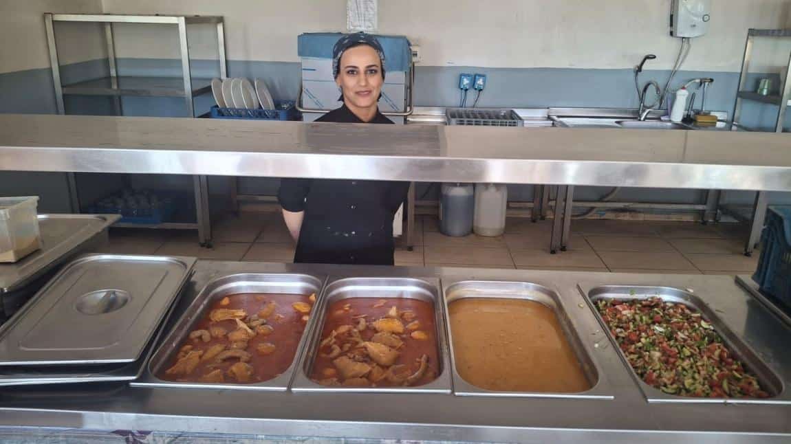 SİİRT'İMİZİN YÖRESEL YEMEKLERİNİ ÖĞRENCİLERİMİZLE BULUŞTURDUK